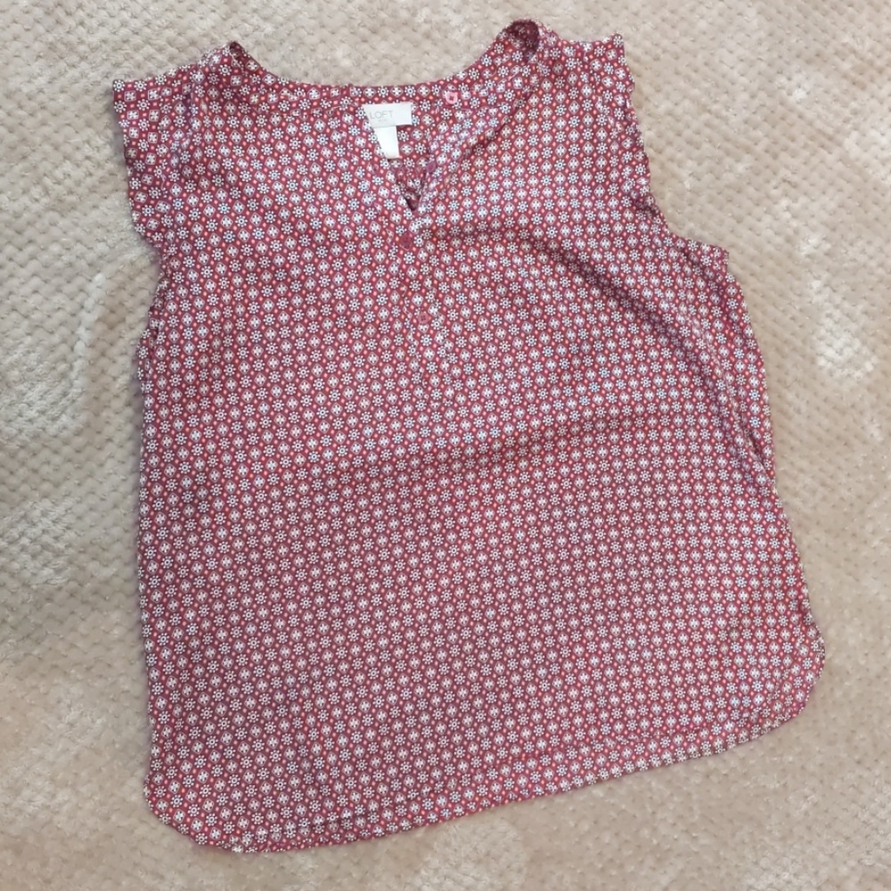 ☃️ 3/$15 Magenta colored flower print loft blouse